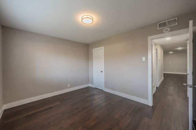 2204 Dunloe Avenue, Dallas, TX 75228