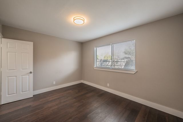 2204 Dunloe Avenue, Dallas, TX 75228