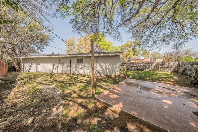 2204 Dunloe Avenue, Dallas, TX 75228