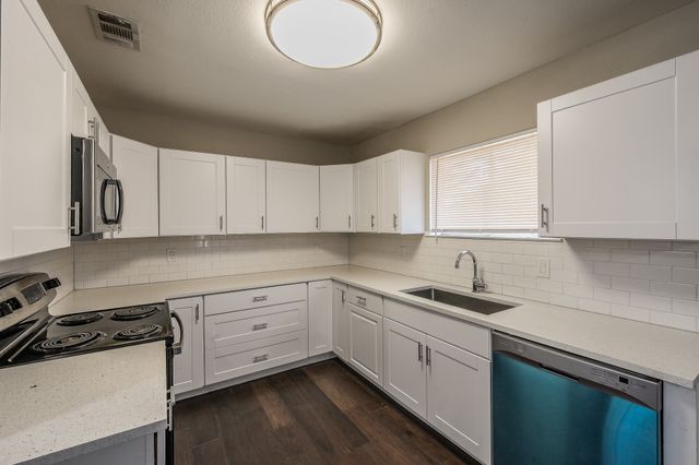 2204 Dunloe Avenue, Dallas, TX 75228