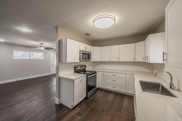 2204 Dunloe Avenue, Dallas, TX 75228