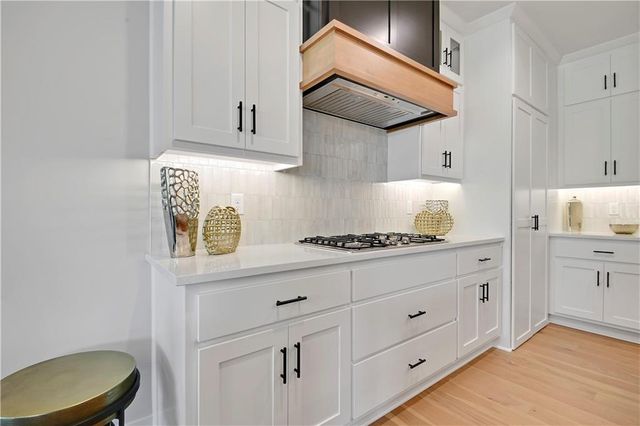 22109 W 93rd Terrace, Lenexa, KS 66220