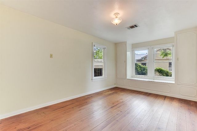 503 Colorado ST, Smithville, TX 78957