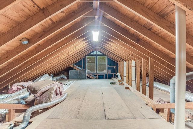 503 Colorado ST, Smithville, TX 78957