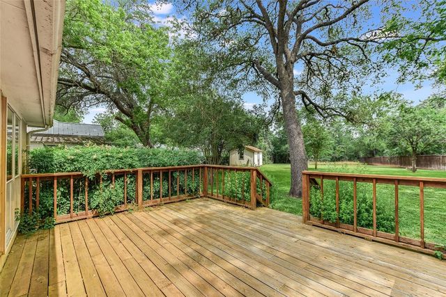 503 Colorado ST, Smithville, TX 78957