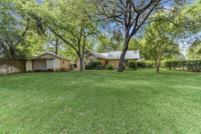503 Colorado ST, Smithville, TX 78957