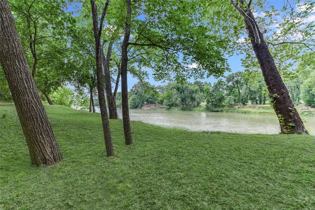 503 Colorado ST, Smithville, TX 78957