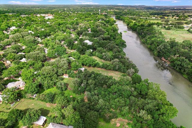 503 Colorado ST, Smithville, TX 78957