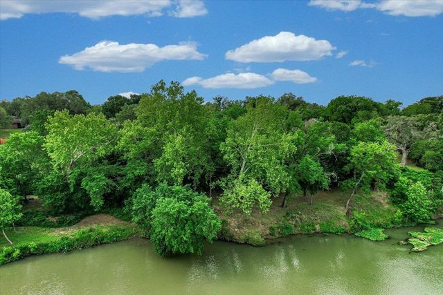 503 Colorado ST, Smithville, TX 78957