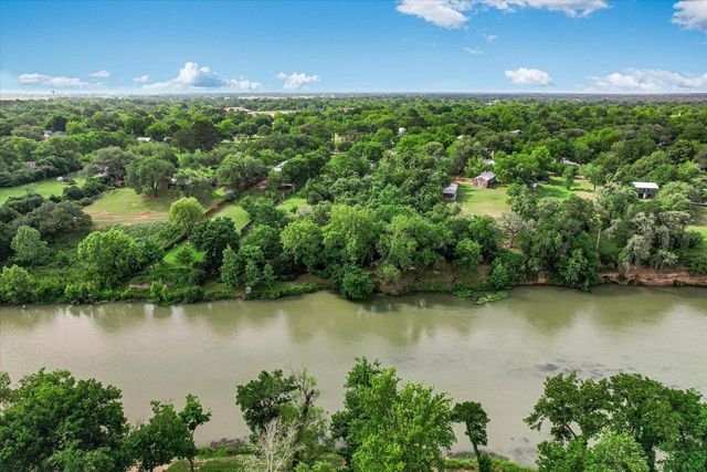 503 Colorado ST, Smithville, TX 78957