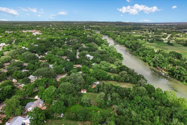 503 Colorado ST, Smithville, TX 78957