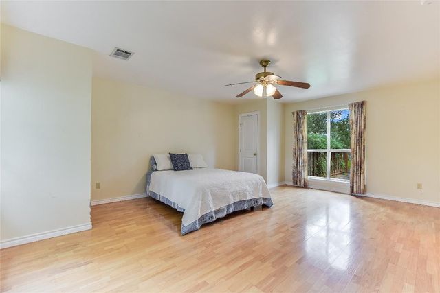 503 Colorado ST, Smithville, TX 78957