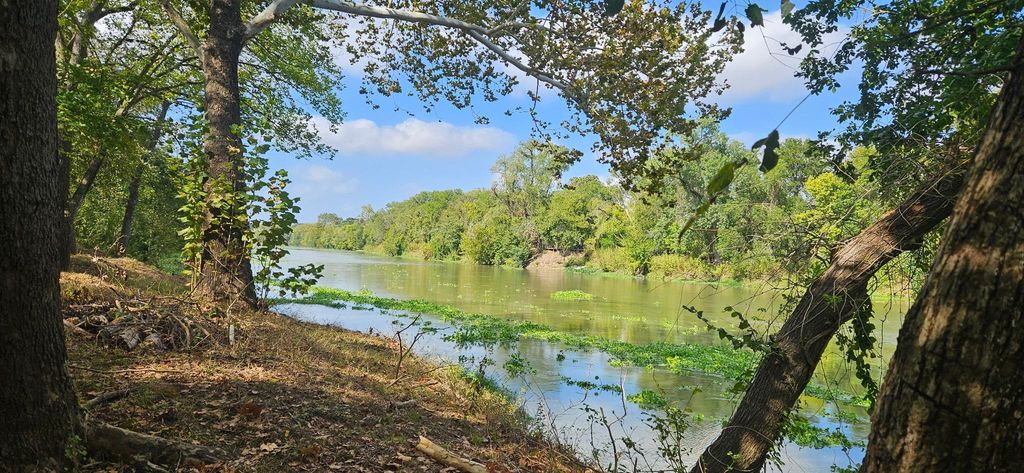 503 Colorado ST, Smithville, TX 78957