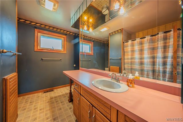 93 Harding Road, Amherst, NY 14221