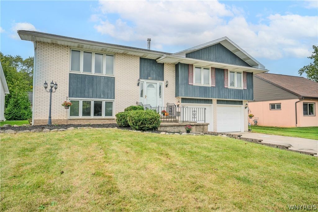93 Harding Road, Amherst, NY 14221