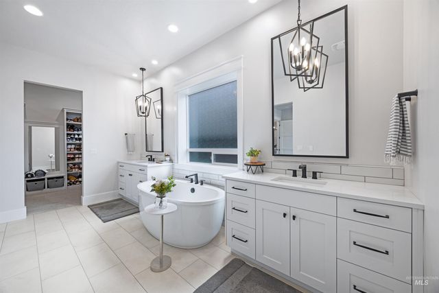 4514 W Durango Dr, Meridian, ID 83646