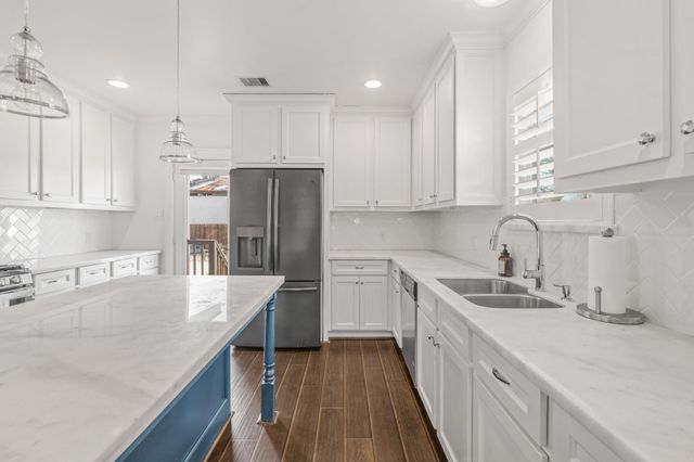 1311 Walton Street, Houston, TX 77009