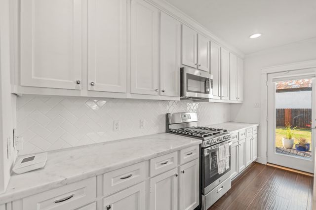 1311 Walton Street, Houston, TX 77009