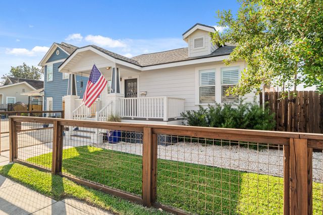 1311 Walton Street, Houston, TX 77009