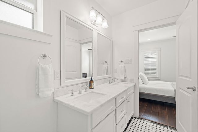 1311 Walton Street, Houston, TX 77009