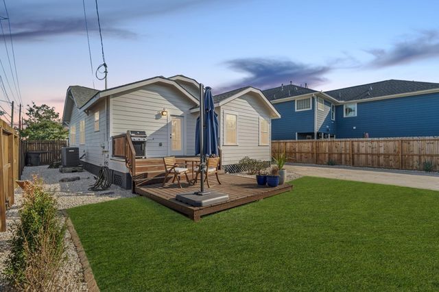 1311 Walton Street, Houston, TX 77009