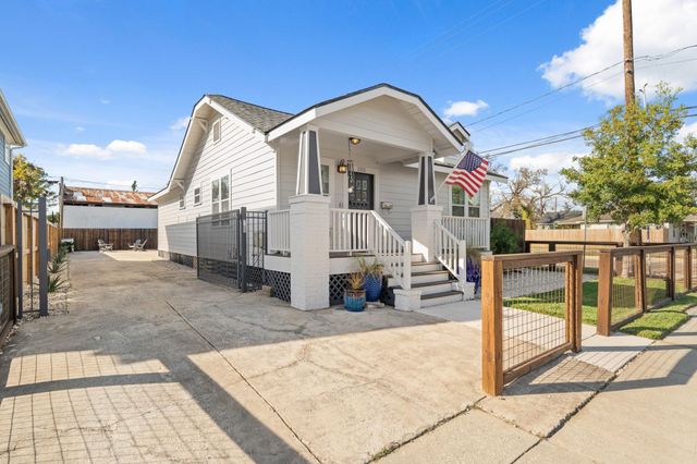 1311 Walton Street, Houston, TX 77009