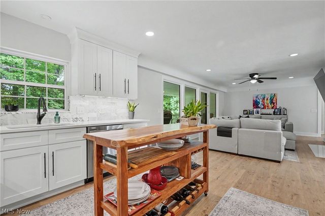 10385 King Coe Lane, Strongsville, OH 44149