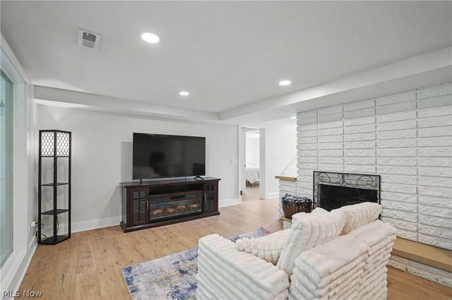 10385 King Coe Lane, Strongsville, OH 44149