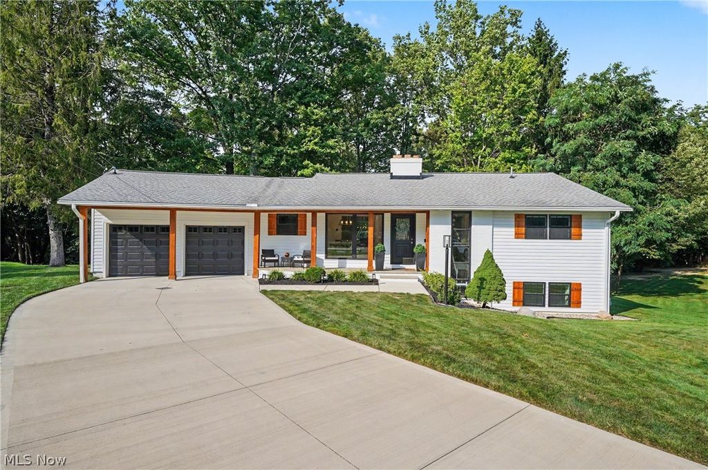 10385 King Coe Lane, Strongsville, OH 44149