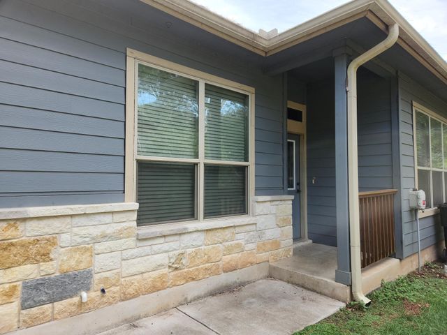 124 S Kanaio DR, Bastrop, TX 78602