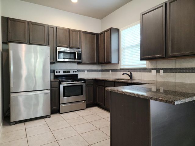 124 S Kanaio DR, Bastrop, TX 78602