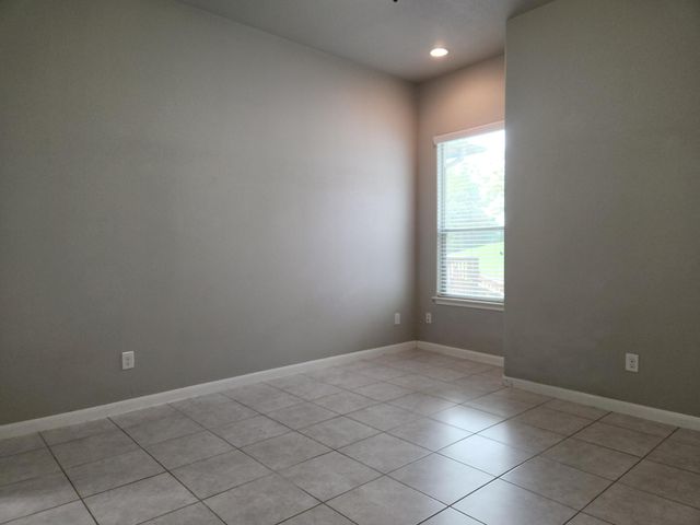 124 S Kanaio DR, Bastrop, TX 78602