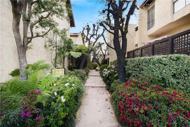 5255 Coldwater Canyon E, Sherman Oaks, CA 91401