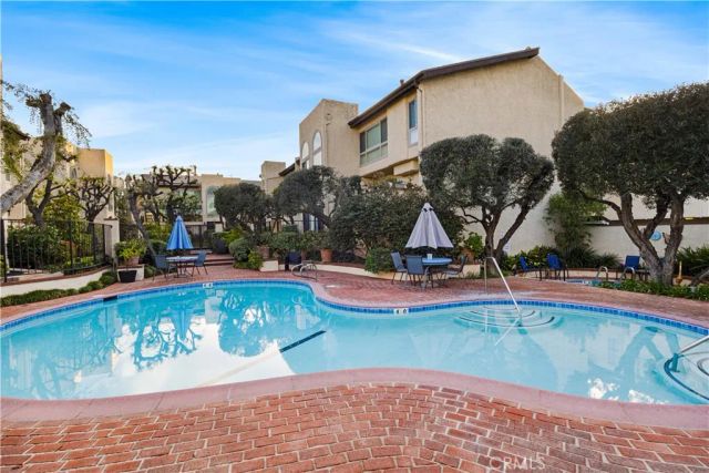5255 Coldwater Canyon E, Sherman Oaks, CA 91401
