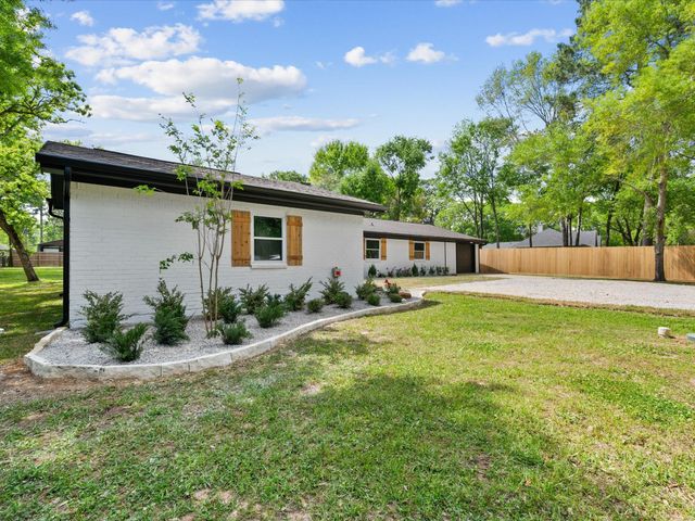 26527 Bayou Tesch Drive, Magnolia, TX 77354