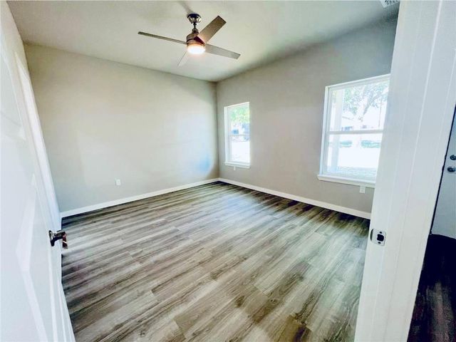 600 Fir LN, Cottonwood Shores, TX 78657