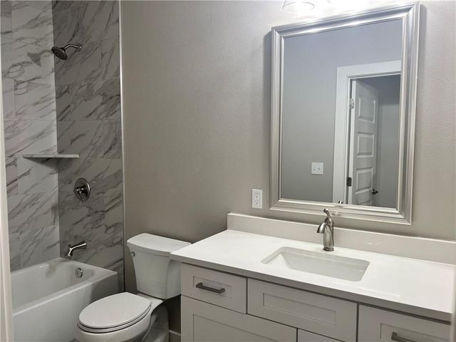 600 Fir LN, Cottonwood Shores, TX 78657