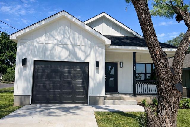 600 Fir LN, Cottonwood Shores, TX 78657