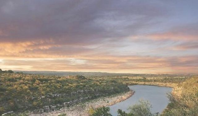 600 Fir LN, Cottonwood Shores, TX 78657