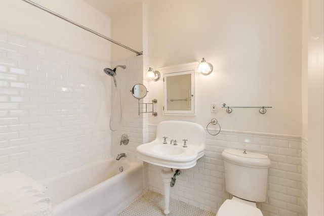 1641 Hinman Avenue 3, Evanston, IL 60201