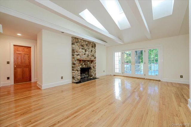 4 Lower Drive, Huntington Bay, NY 11743