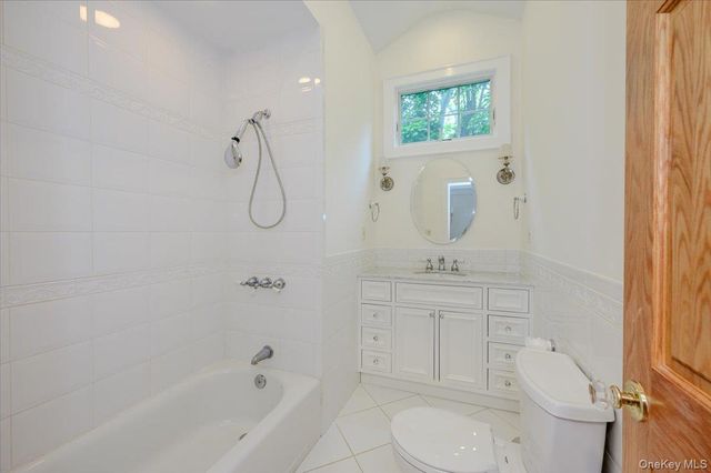 4 Lower Drive, Huntington Bay, NY 11743