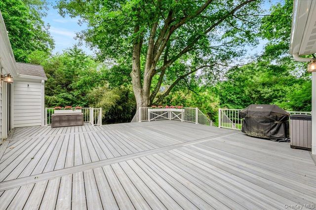 4 Lower Drive, Huntington Bay, NY 11743