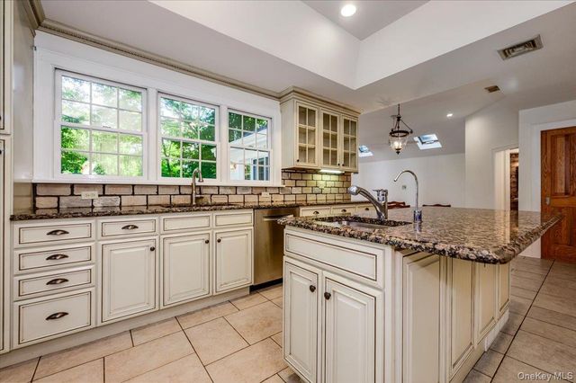 4 Lower Drive, Huntington Bay, NY 11743