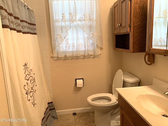 107 Woodlawn Drive, Kingston, TN 37763