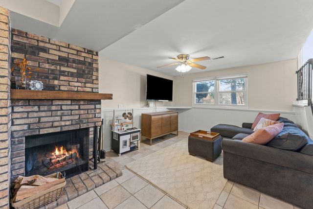 1315 Underwood Terrace, Wheaton, IL 60189