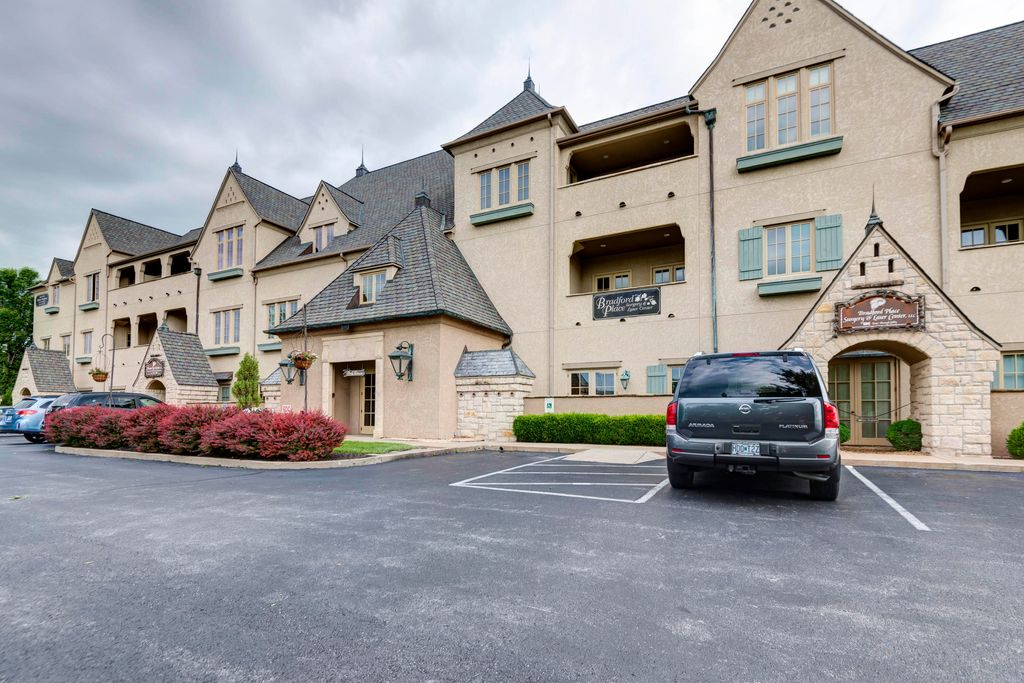 1531 East Bradford Parkway, 305, Springfield, MO 65804
