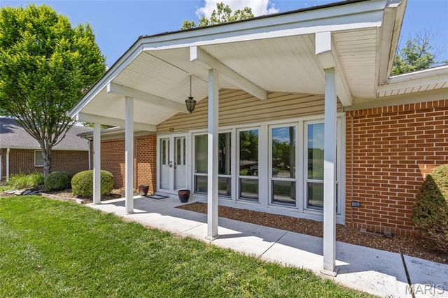 32 Normandy Drive, Lake St Louis, MO 63367