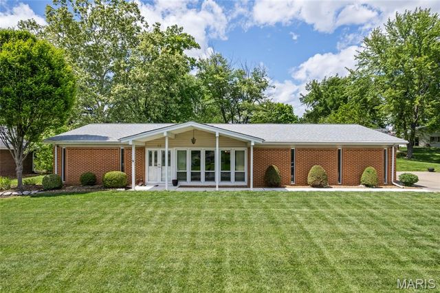 32 Normandy Drive, Lake St Louis, MO 63367