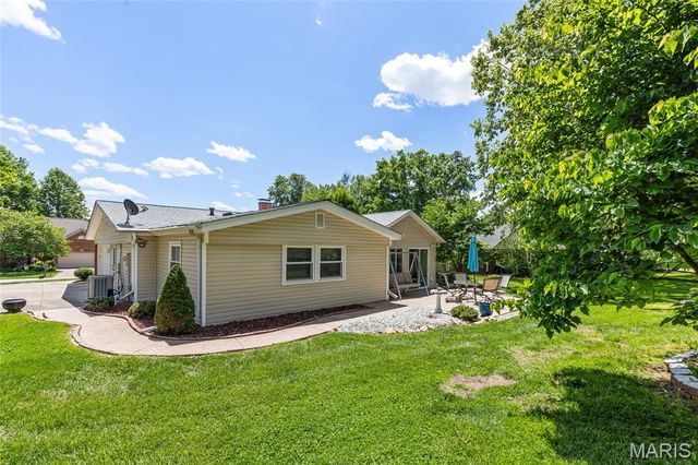 32 Normandy Drive, Lake St Louis, MO 63367